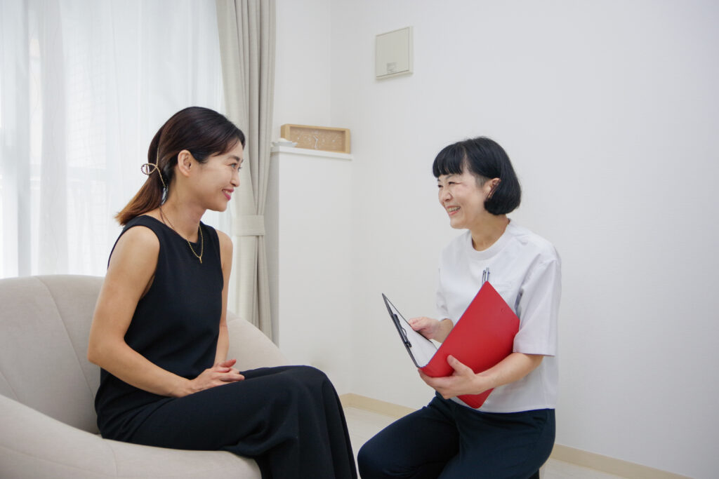 お客様から詳しくお話をうかがうカウンセリング
